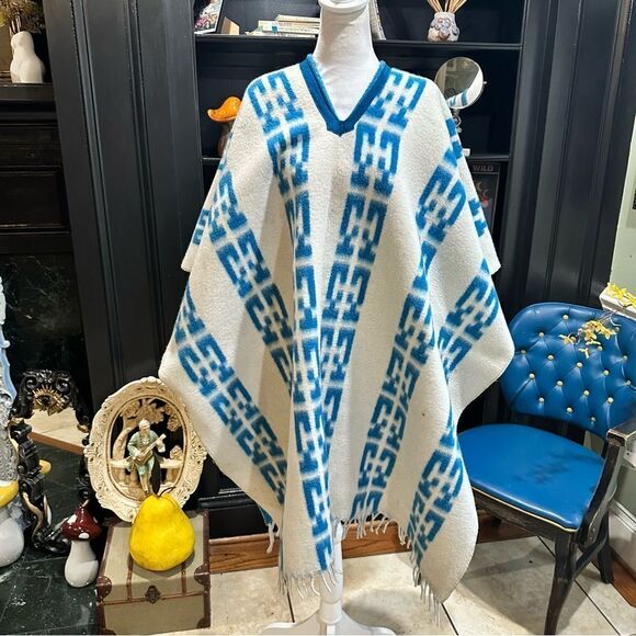 Reversible Wool Poncho One Size - Picture 9 of 14